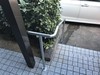 玄関アプローチ階段部のステンレスパイプ手すり