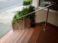 喫茶店の階段に設置した組立式ステンレス手摺　　　