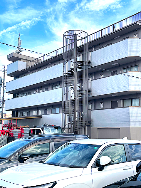 マンション共有通路の洗濯物干しパイプHOSSII　