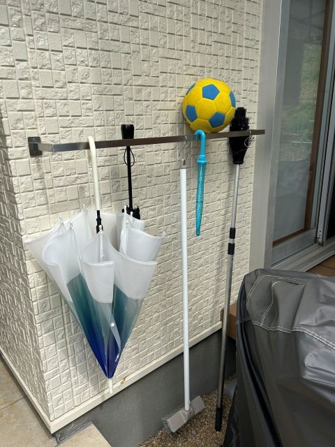 　雨の日、傘をスグに掛けてお家に入れる！ステンレス傘掛け